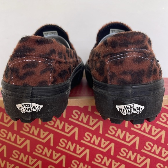 Van’s WMNS Style 53
Leopard Brown/Black
VN000CQPY49
Sneakers - Picture 13 of 16